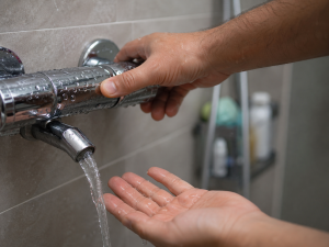 Lire la suite à propos de l’article Pourquoi vous n’avez plus d’eau chaude ? Les causes fréquentes avant d’appeler un plombier